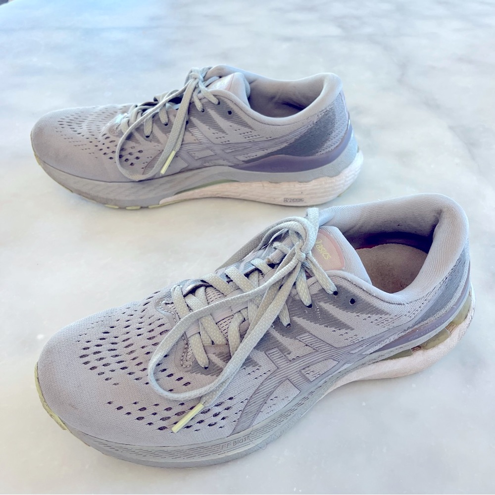 ASICS Gel Kayano 28. Light gray